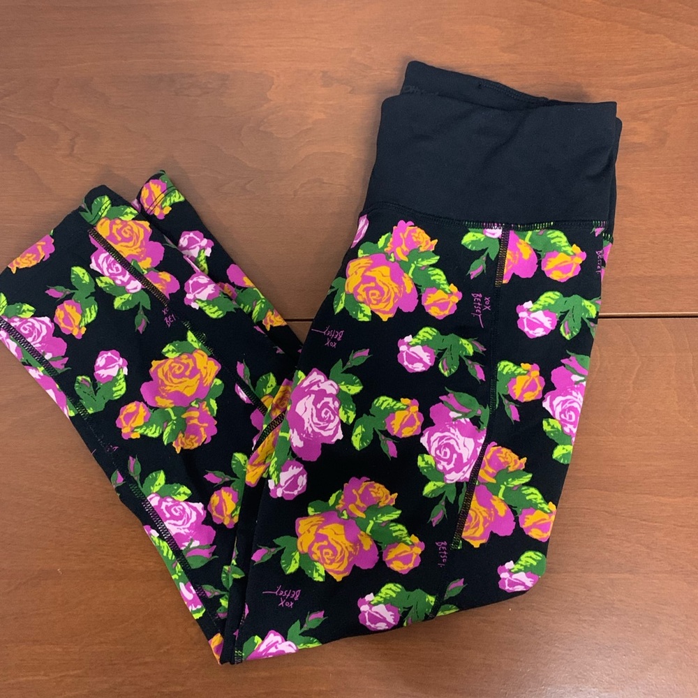 5/$40 SALE Betsy Johnson Floral Capri leggings